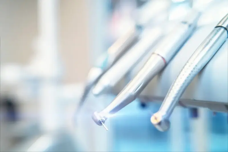 Czy z opryszczką można iść do dentysty?
